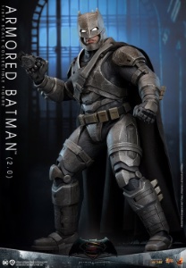 DC Hot Toys DC Comics Armored Batman (2.0)