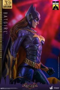 DC Hot Toys DC Comics Batgirl (Purple and Gold Version)